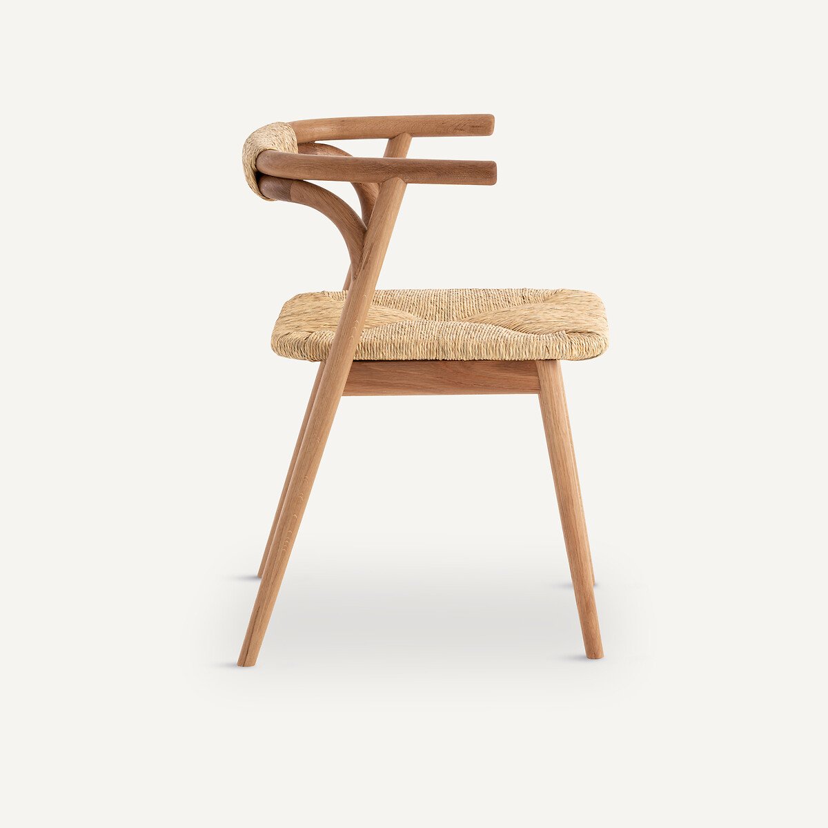 chaise-bois-tresse chaise bois tresse Créer une salle à manger beige et bois est l'une des meilleures façons d'aménager un intérieur à la fois chaleureux, élégant et intemporel. Cette association de couleurs douces et de matières naturelles séduit par son équilibre : le beige apporte de la luminosité, tandis que le bois réchauffe l'atmosphère et crée une sensation immédiate de confort.