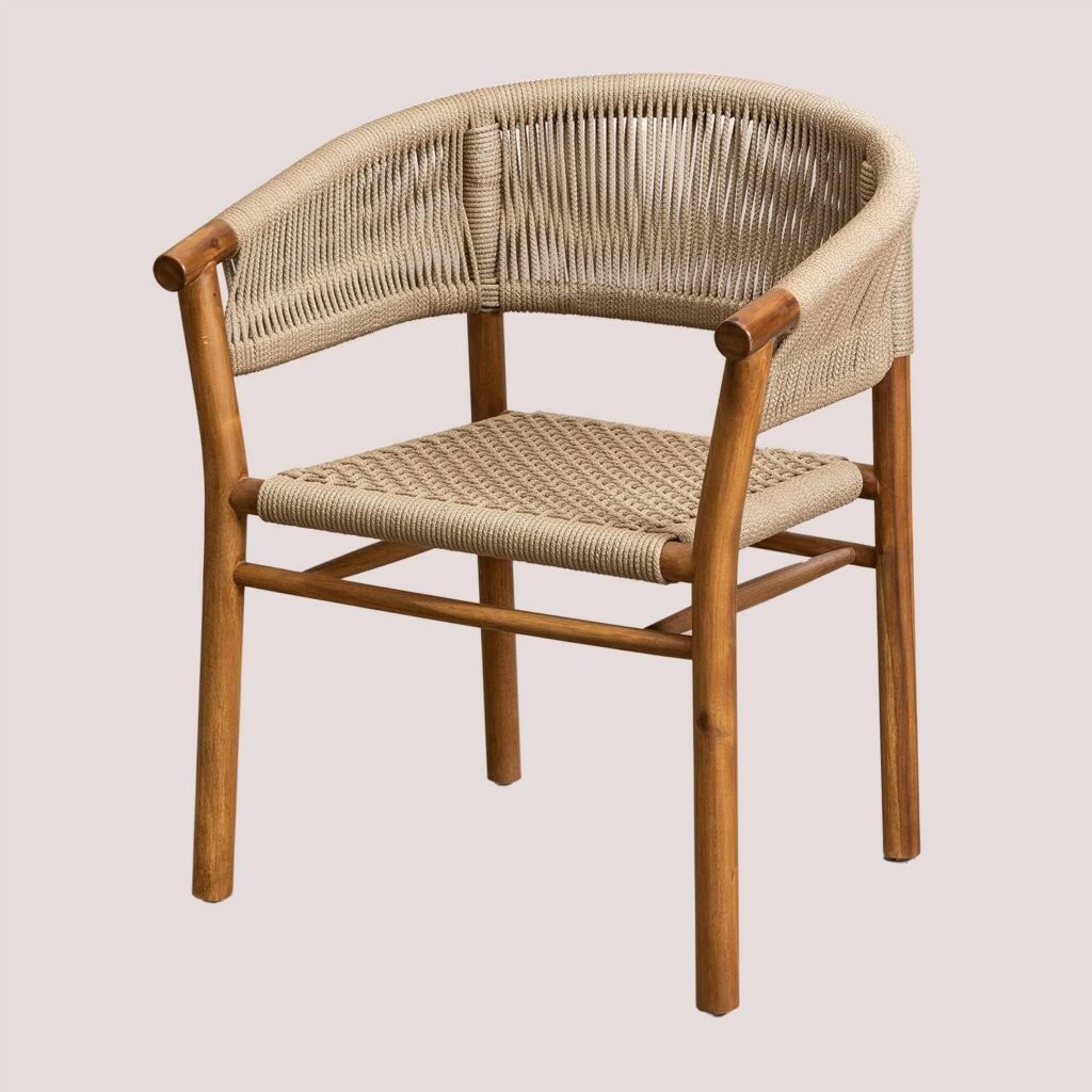chaise-tressee-sklum chaise tressee sklum Créer une salle à manger beige et bois est l'une des meilleures façons d'aménager un intérieur à la fois chaleureux, élégant et intemporel. Cette association de couleurs douces et de matières naturelles séduit par son équilibre : le beige apporte de la luminosité, tandis que le bois réchauffe l'atmosphère et crée une sensation immédiate de confort.