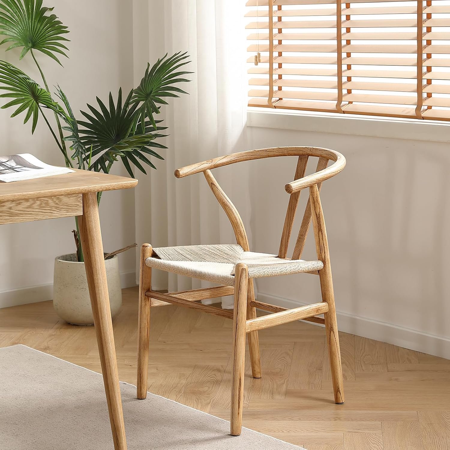 limhome-chaise limhome chaise Créer une salle à manger beige et bois est l'une des meilleures façons d'aménager un intérieur à la fois chaleureux, élégant et intemporel. Cette association de couleurs douces et de matières naturelles séduit par son équilibre : le beige apporte de la luminosité, tandis que le bois réchauffe l'atmosphère et crée une sensation immédiate de confort.